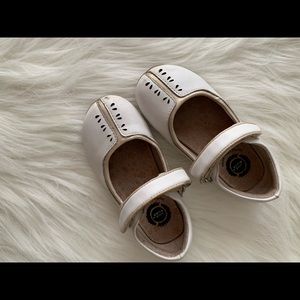 White livie and luca size 10.